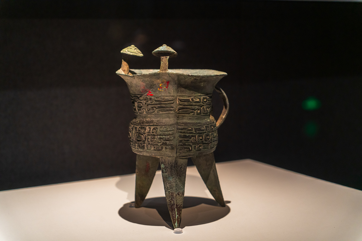 四羊方尊：中国青铜器之冠，展现古代文明魅力