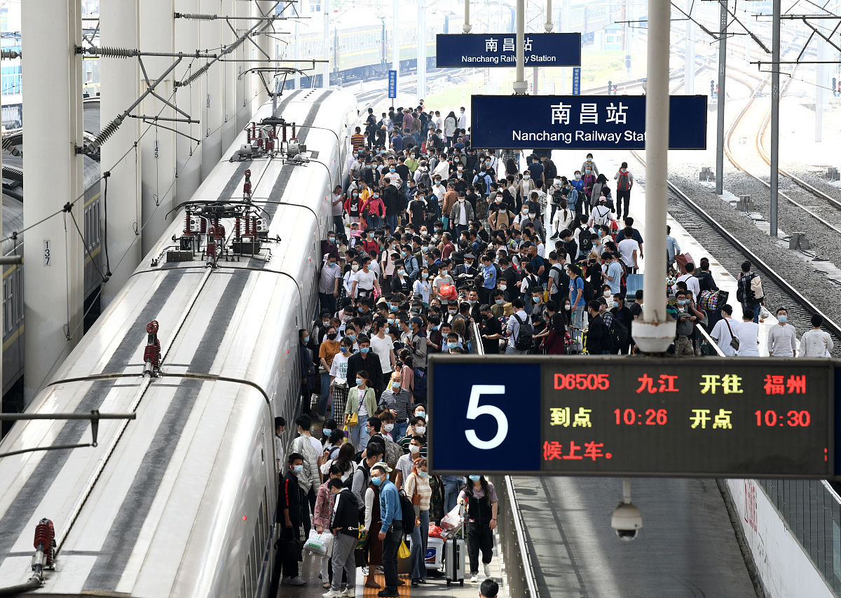 南昌铁路局国庆节假期预计发送旅客68万人次，沪广深方向车票紧张