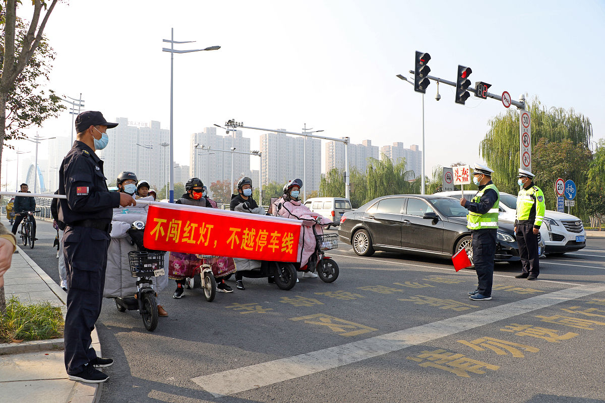 公路管理部门召开协同联动会对重点围绕429724隐患治理的进展情况830会议交办的隐患治理情况胡杨节疏堵保畅交通安保情况下一步一路四方工作建议进行汇报新闻稿