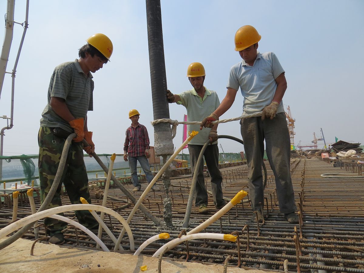 2012年8月24日上午,北京,中铁六局北京铁建公司承建的地铁14号线工程