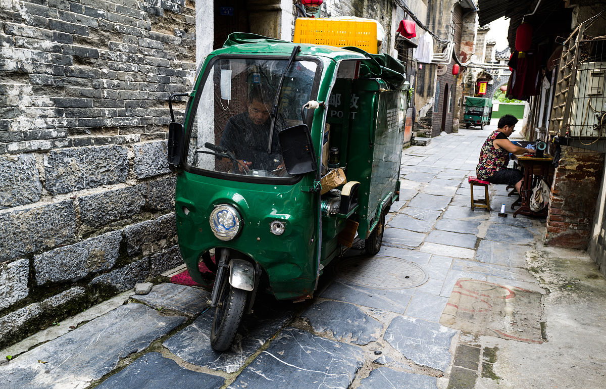 我做的毕业设计是关于咸阳老街文化脉络与街区形象为主的桌游设计，可以给我的设计起一个好听有寓意的名字吗