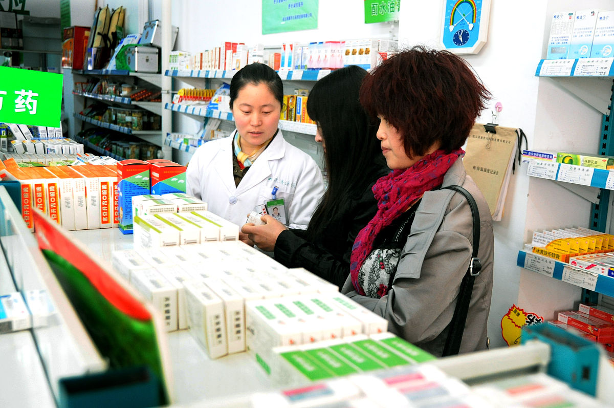 三、基层医院在药事管理工作中存在的问题
（一）药事管理工作的内容单一
根据上述提纲请用自己的理解论述，举例分析存在的问题，不用写对策，不少于1000字，不能直接抄袭他人观点和概念。