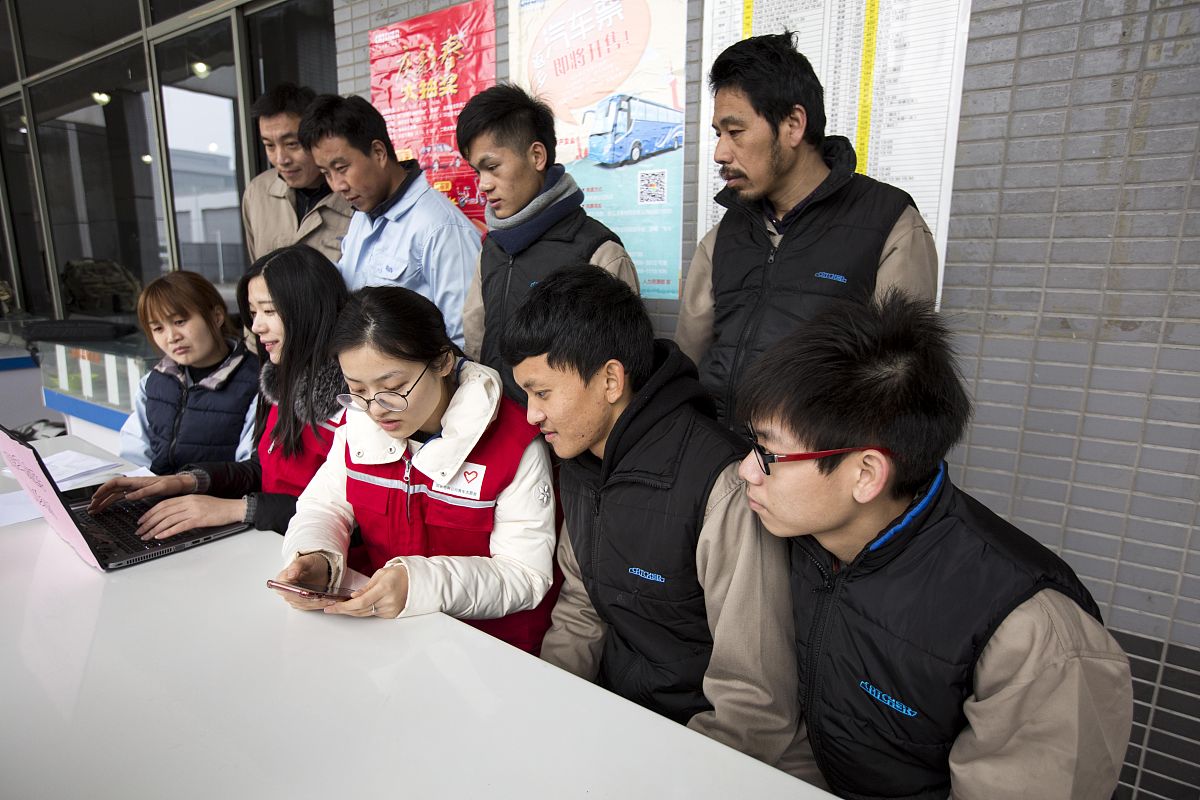 大学生社会实践报告：接触社会，了解社会，服务社会