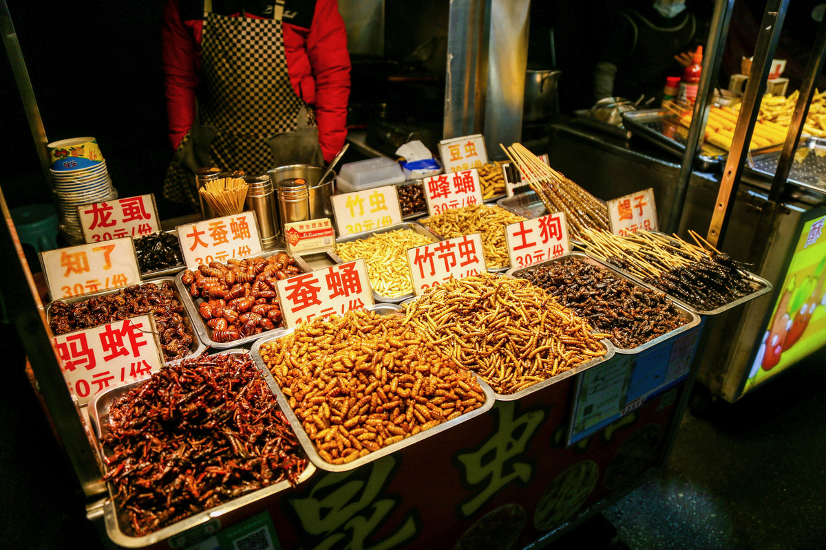 路边食品摊档：城市小吃文化的独特魅力