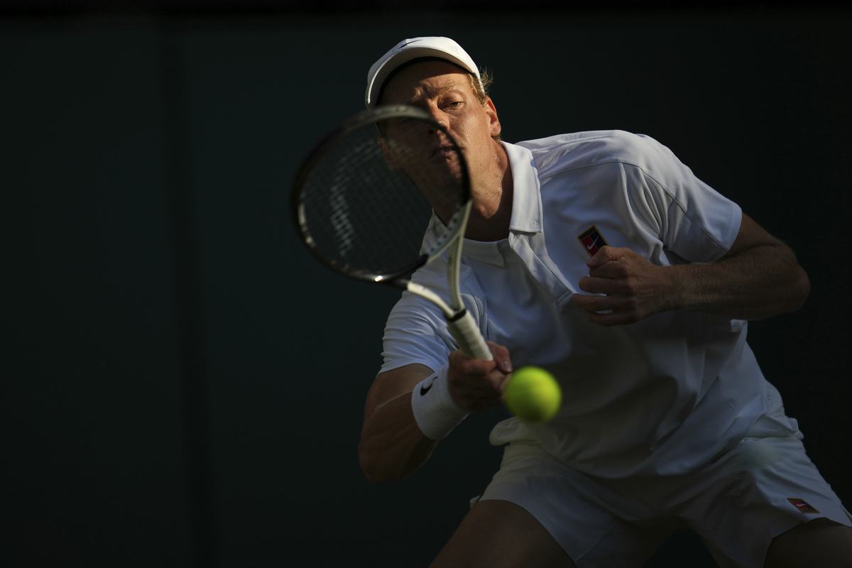 Top 10 Men's Tennis Players with the Best Single-Handed Backhand (Excluding Djokovic & Nadal)
