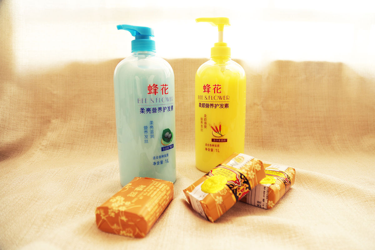 安然众合滋润舒爽沐浴露泡沫细腻洗去身上的疲惫和烦扰！