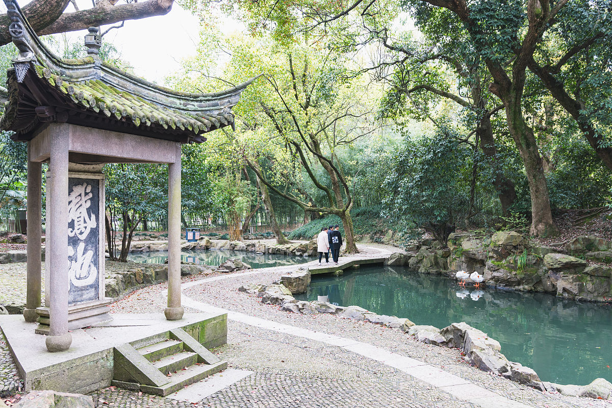 2019年3月31日,2019浙江绍兴兰亭书法节前夕,众多游人前来景区观赏.