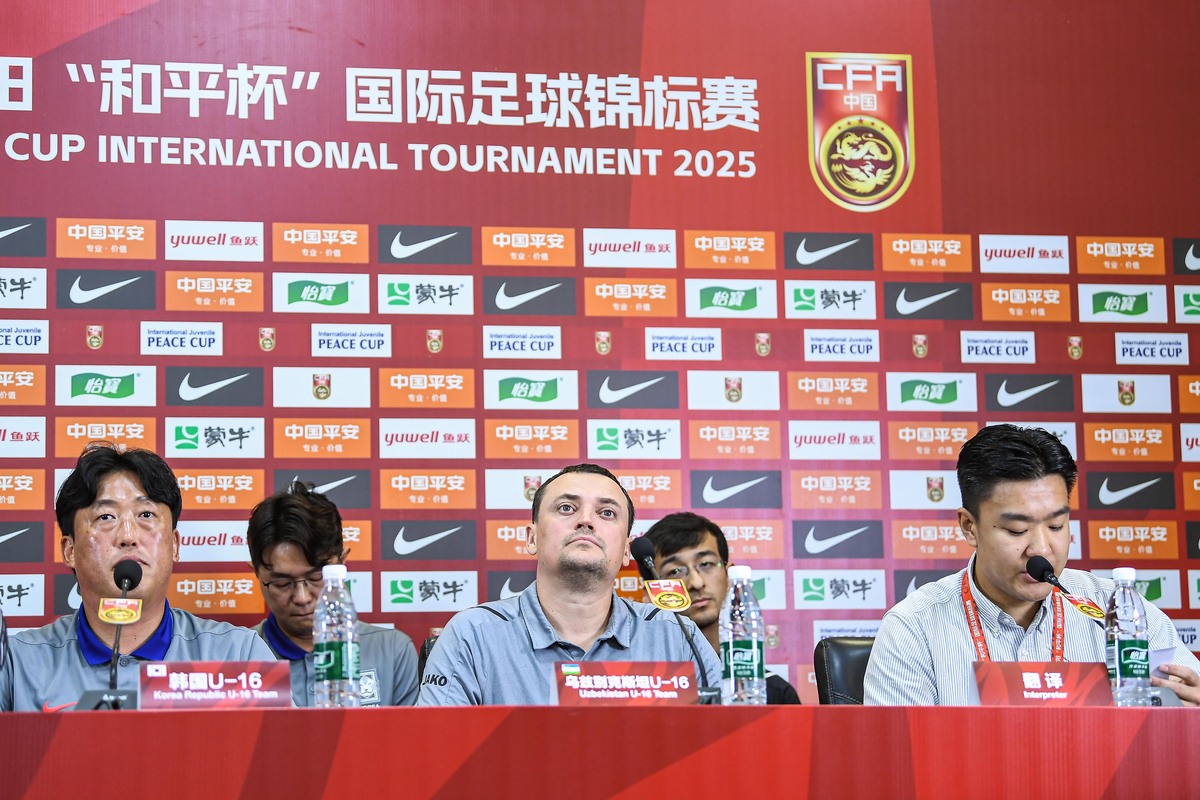 假如您现在是一位足球俱乐部的招商经理您需要为一家位于中国沈阳市的业余足球俱乐部找主赞助商请问该如何进行？