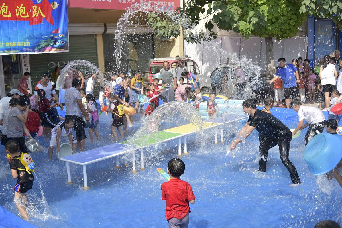我是一名早教老师学生都是1到3岁有三十个学生可以帮我写孩子每天的成长日志吗？