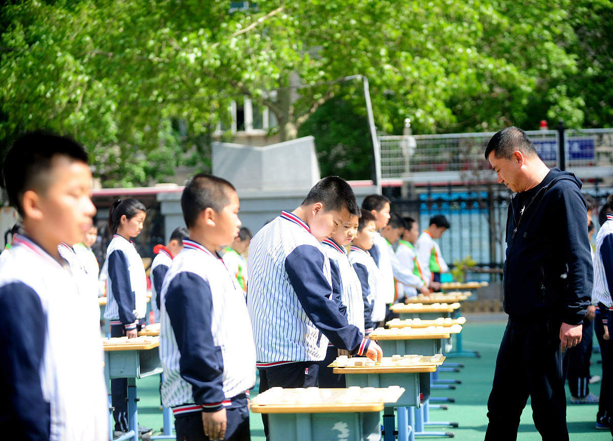2016年04月29日,辽宁沈阳铁路第四小学举行校园百棋赛.