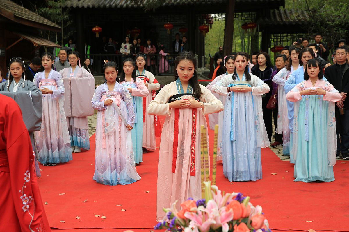 上元节贵族女子会做什么