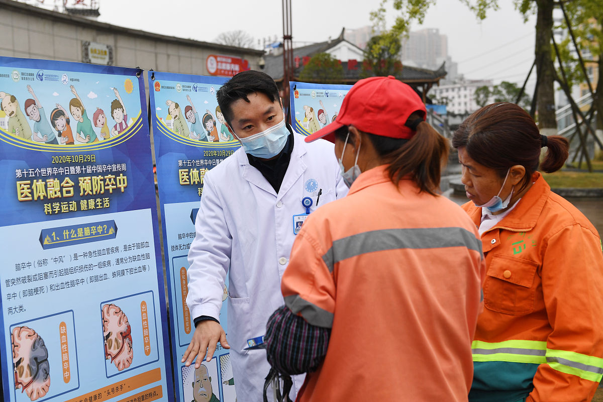 我们机构给去到消防员工作现场消防员科普牙齿健康 关键词 辛苦 饮食 口腔健康我们专业讲解 以上信息写一篇 有爱心有责任的 文章内容可以稍微多一点还需要一个 我们关心消防员 口腔健康 的 有格局 有趣的的标题