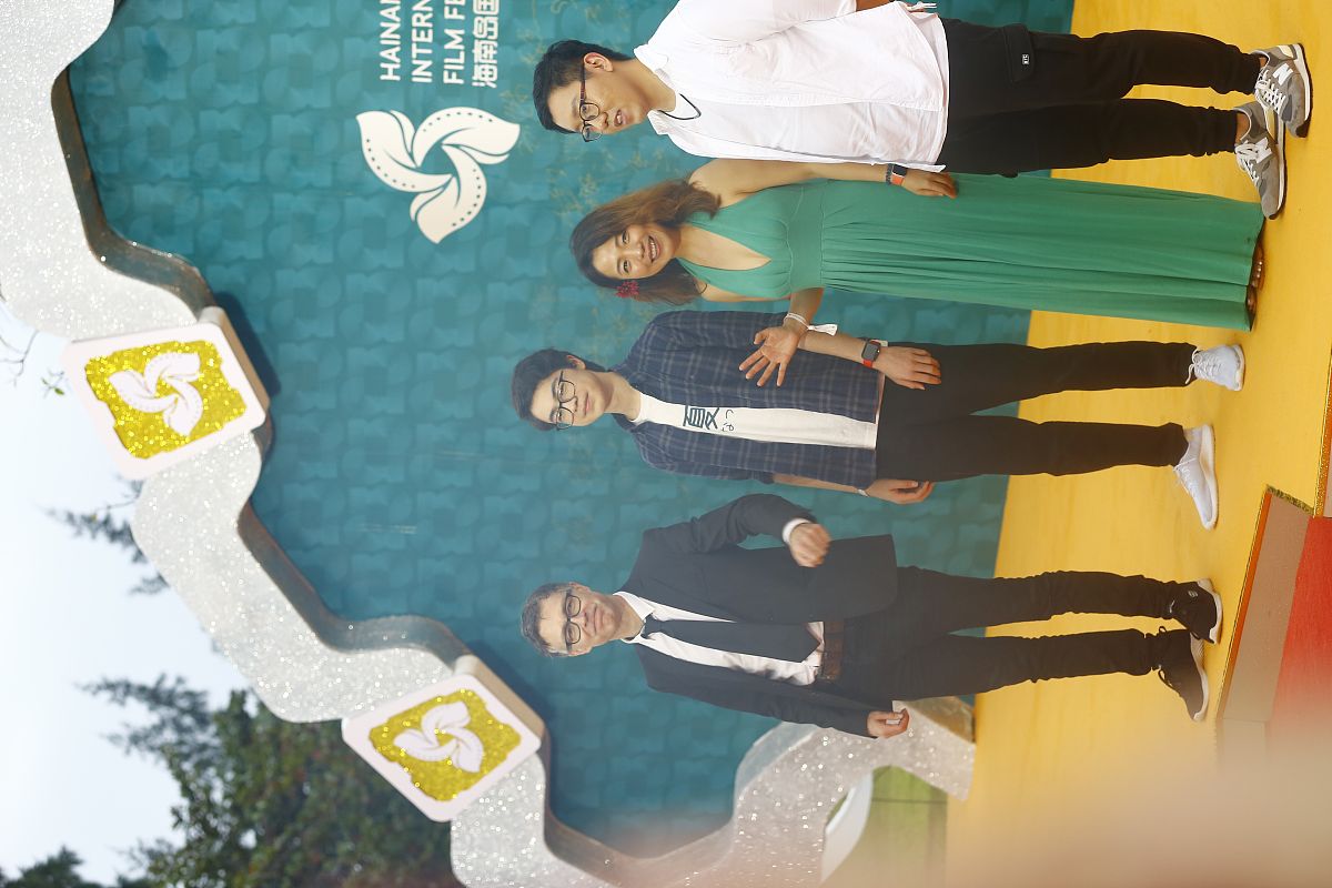 学霸转学北京春风高中，与五位好友组建青春小队，共同成长