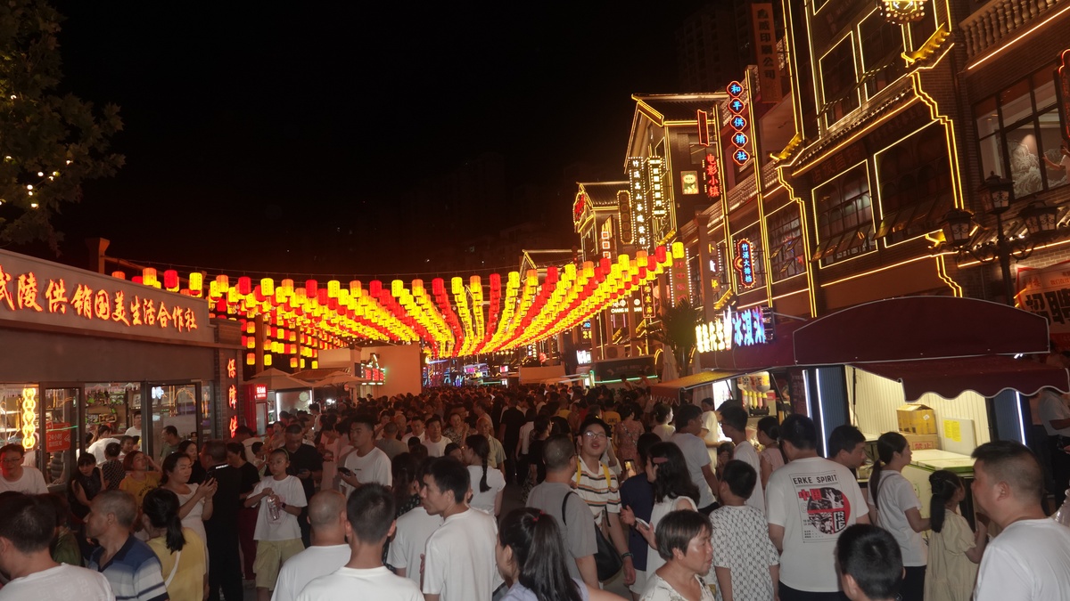 南昌夜景：璀璨灯光、美食夜市、休闲公园