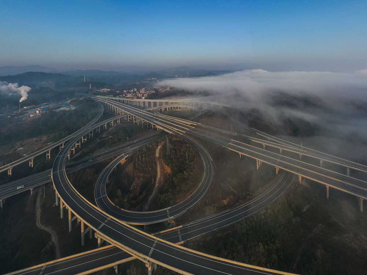 广西公路技工学校2021年招生专业：道路桥梁、机械、电子信息、建筑