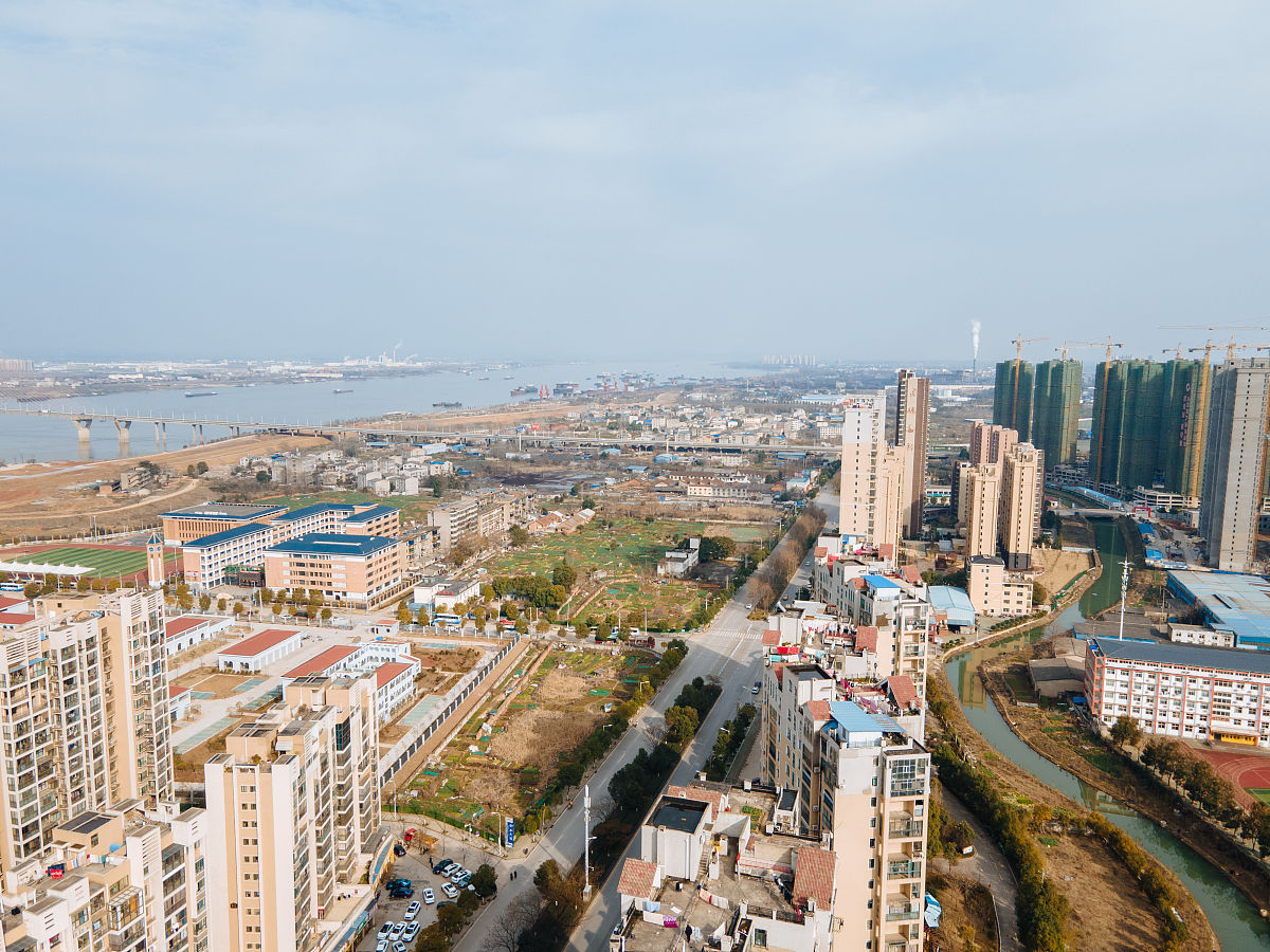 2022年2月20日,湖北省鄂州市,鄂城区城市风光.