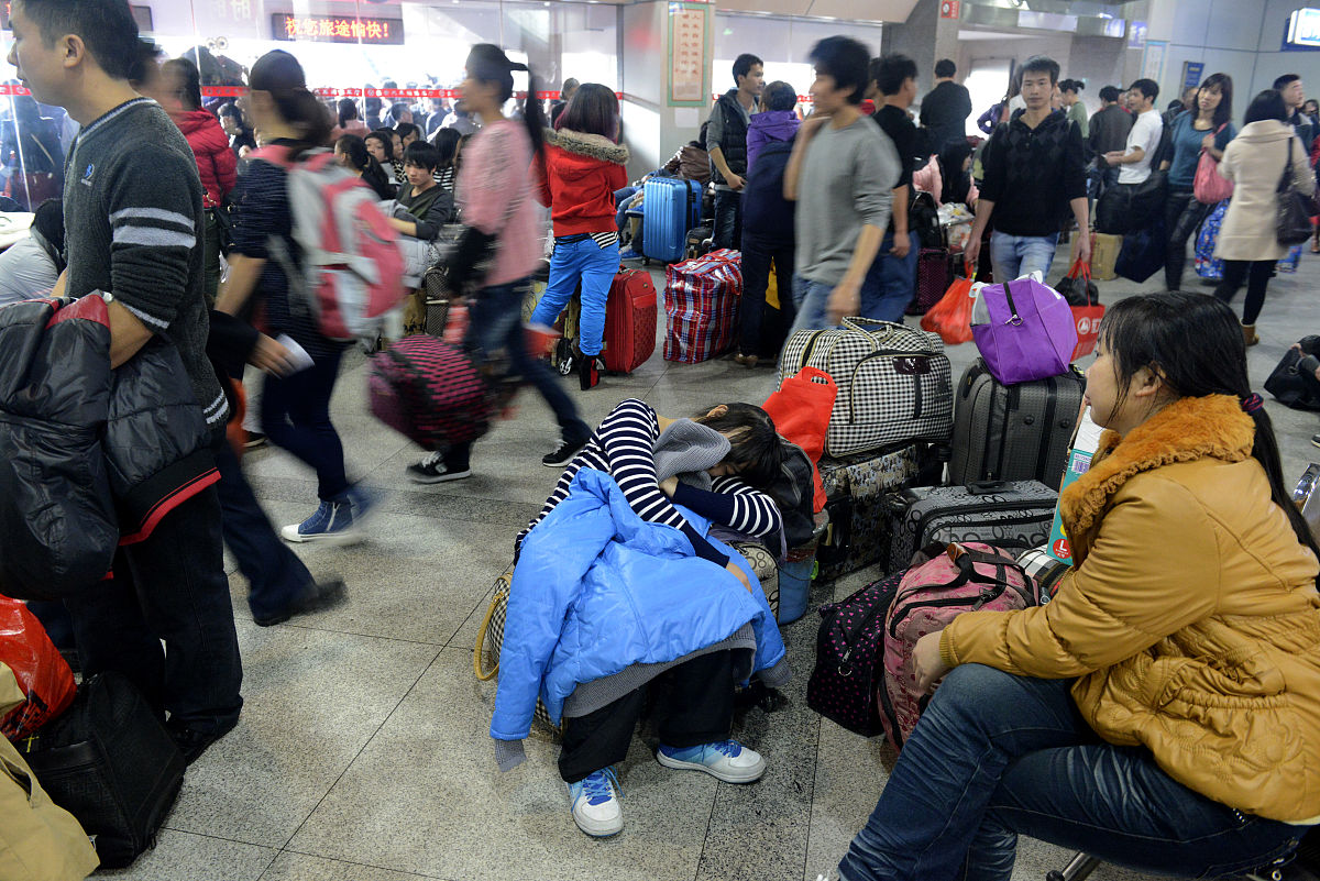 成都铁路学校春运返乡高峰：车票售罄，广深加开进京高铁动卧