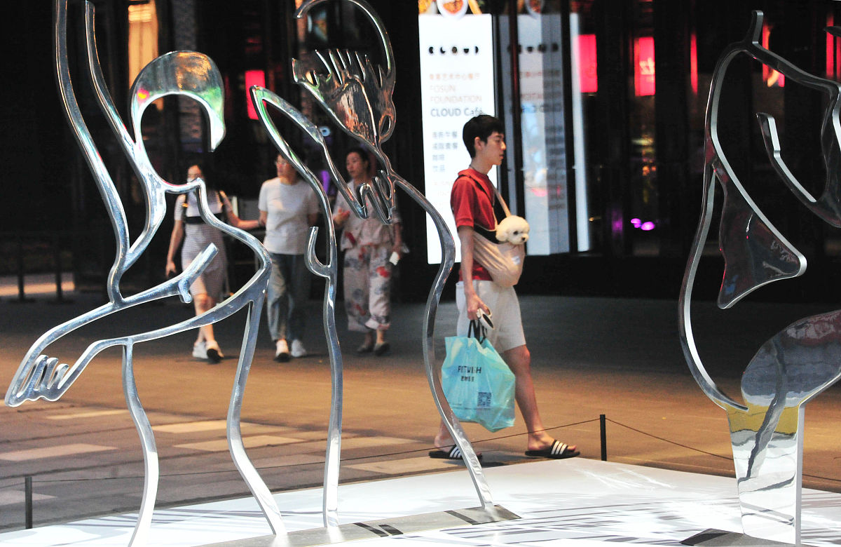 艺术的魔力：爱国、责任与理想的多元呈现