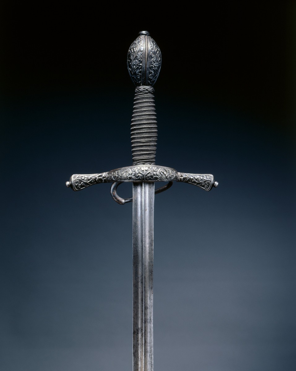 西方教会小说中的神圣武器：圣剑、圣杯、圣枪等