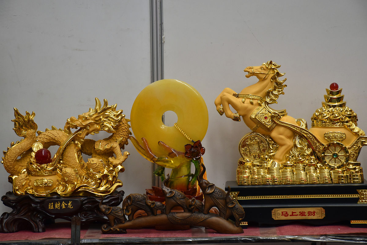 双龙滴蜡烛：风水寓意及功效解析