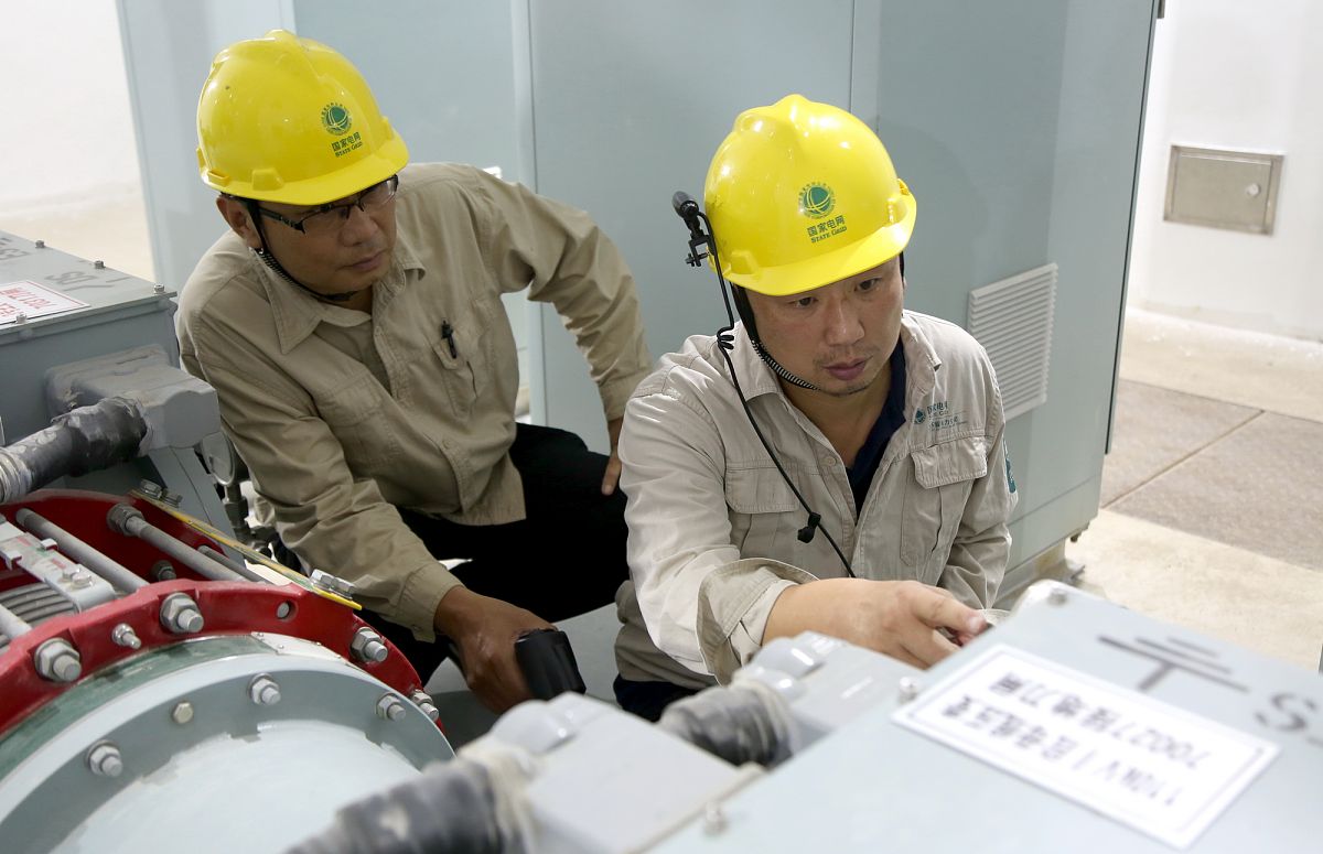 二工段李友烽、古恭文、邝正豪、吴兴承利用休息时间进场完成B8367双发引气管路检查工卡写100字材料