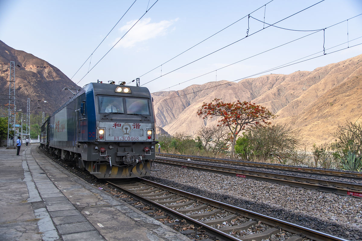 昆明台湘铁路科技学校专业介绍：铁道工程技术、电气自动化、计算机应用等