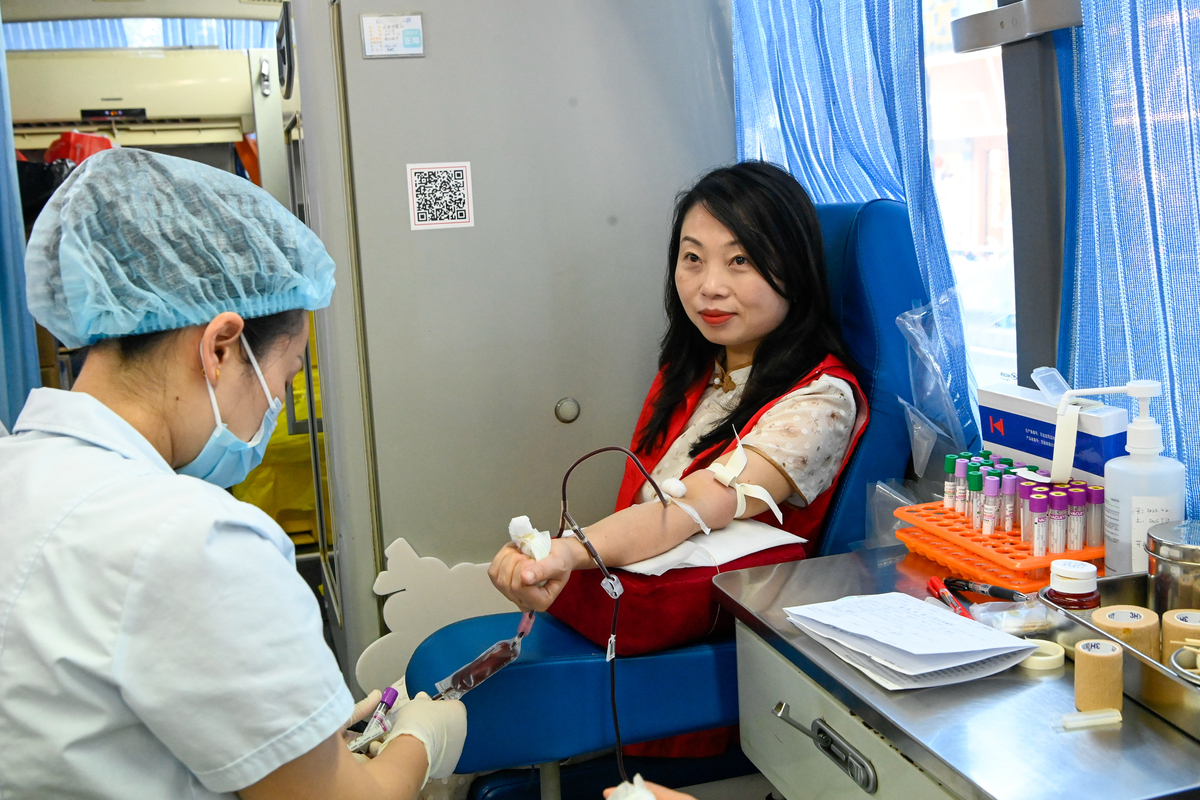 24岁女大学生给弟弟看病一天只花2块钱