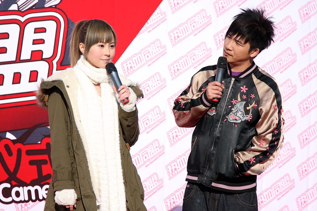 写一个剧本中学班级里青春励志、感人