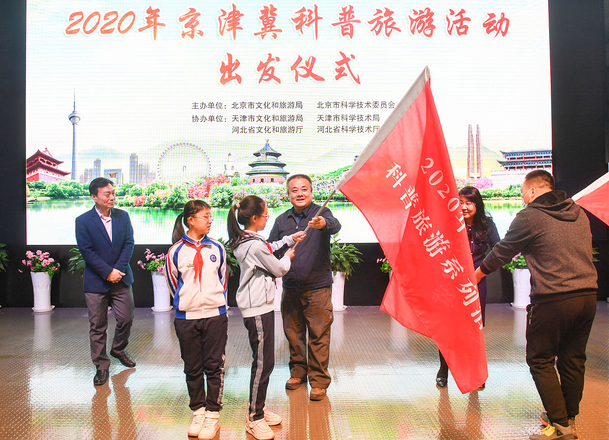 重庆市旅游学校院三下乡活动：送精神食粮，助力精准扶贫