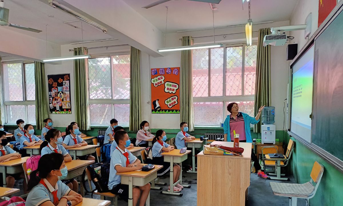 介绍学校的宣传片文稿 加分镜脚本