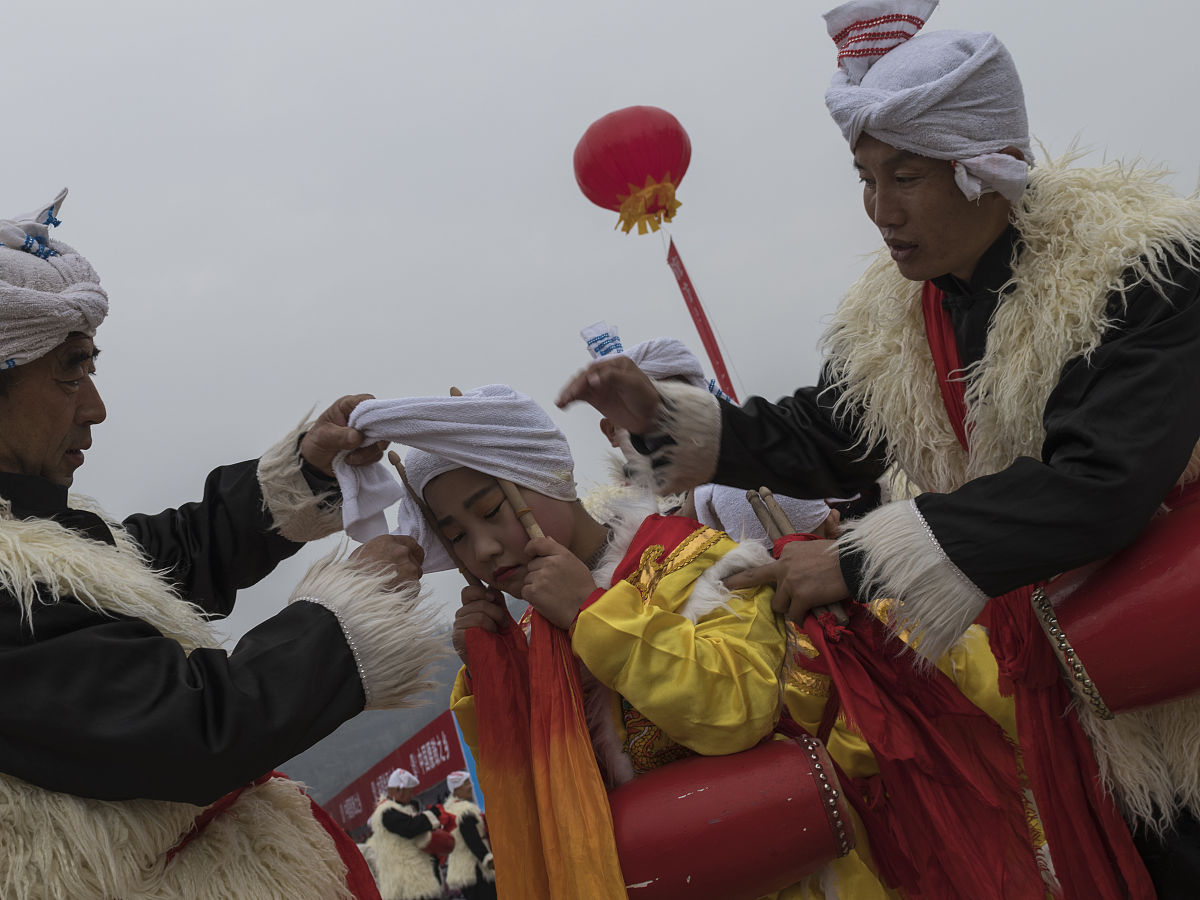 论述分析基于学生兴趣培养下将陕北民歌融入延安农村中学音乐教育应该将陕北民歌与课本曲目有机结合鼓励学生乐于感知音乐魅力写成一段话格式不少于500字。