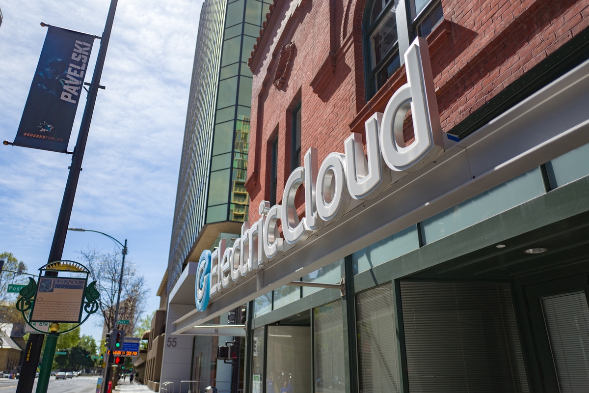 西澳大学附近有什么配套