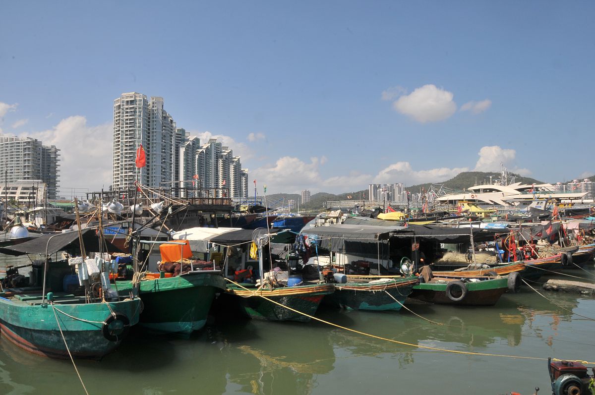 2020年5月1日,海南三亚籍渔船回港休渔.