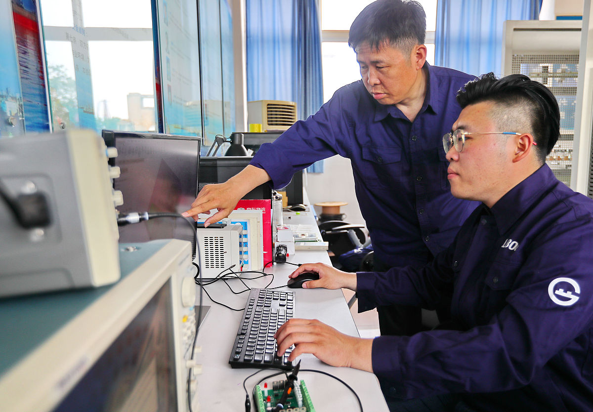 以宁夏空管分局技术保障部完成设备换季为题写一篇300字的新闻