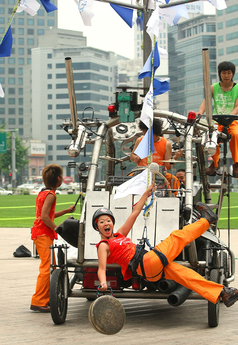 2009年5月17日,韩国首尔,"tiur de korea 2009"移动音乐会活动举行,艺