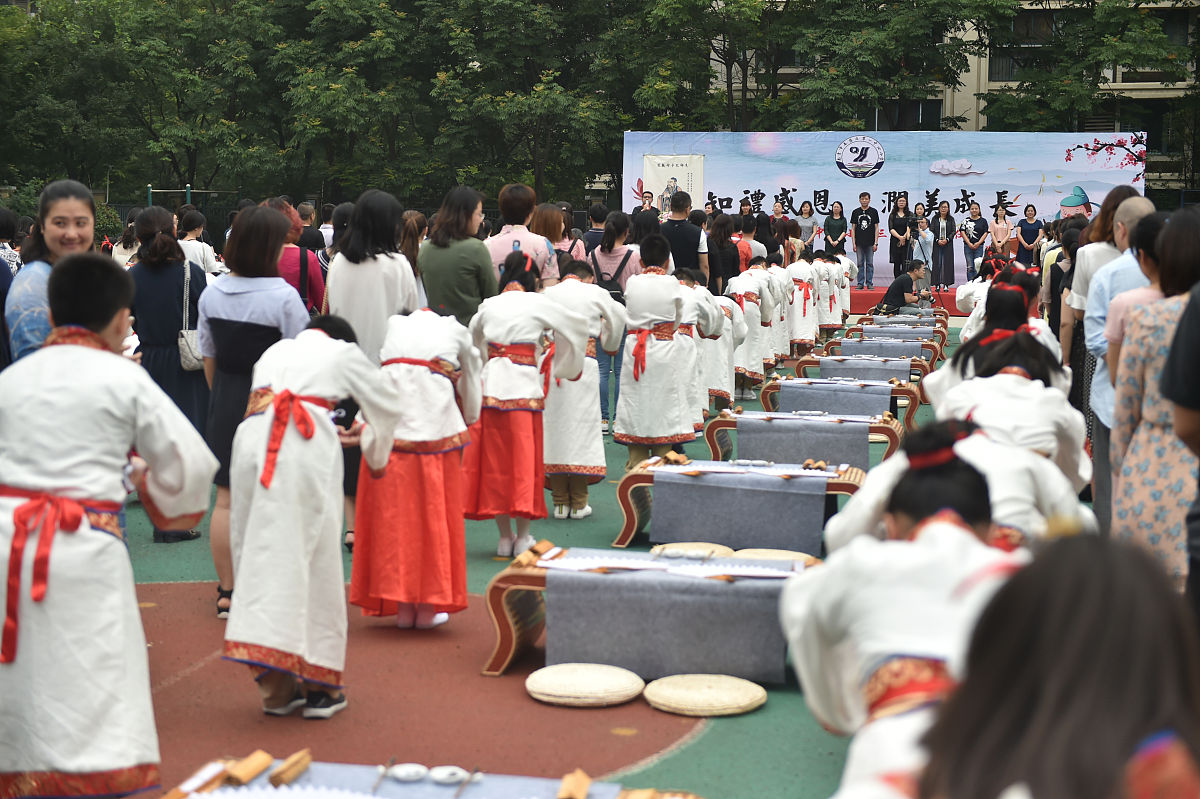 人大附中早培班招生年龄：小学三年级开始