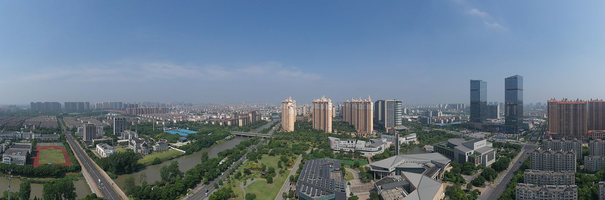 2020年6月8日,江苏苏州,航拍首批全国文明城市张家港市市区局部.