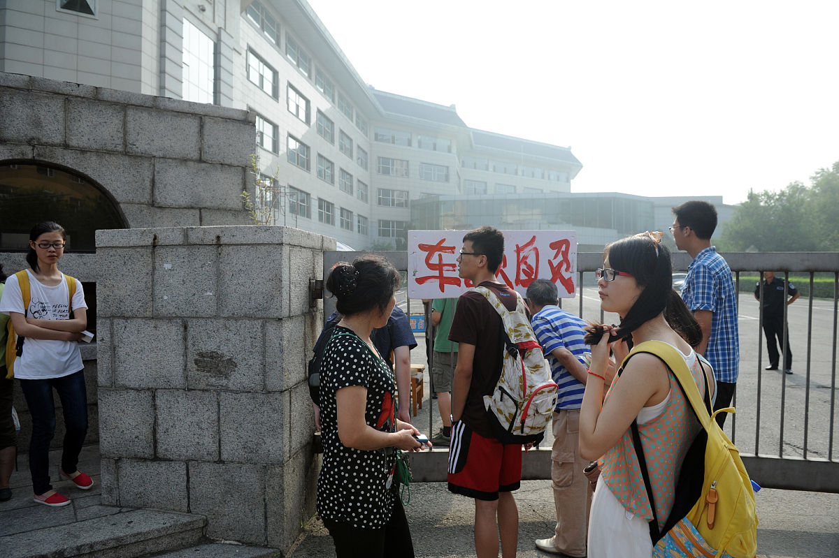 论述西安石油大学大学生就业问题与对策的论文研究结论不得少于500字。