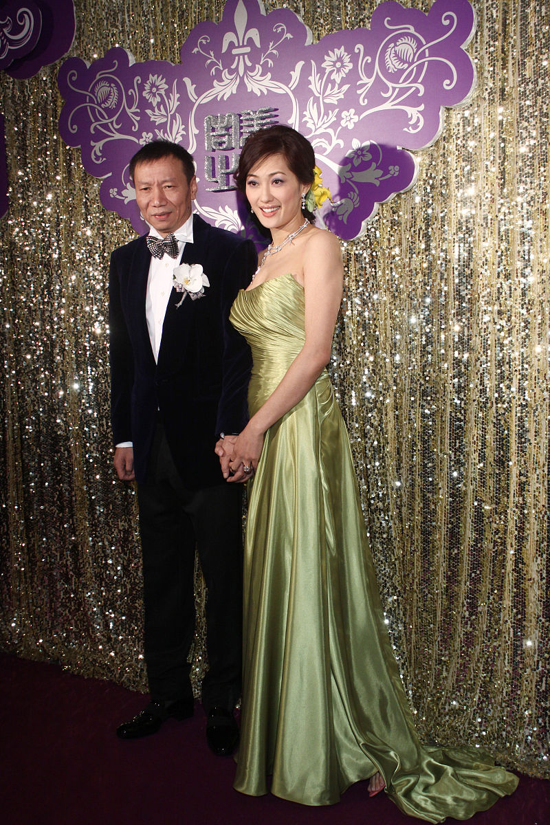 订婚主持词：见证爱情升华，祝福幸福美满