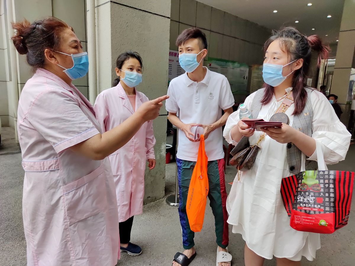 妇女参与疫情防控工作：探讨妇女在疫情防控工作中的角色和作用提出合理建议和方案鼓励更多的妇女参与到疫情防控工作中来。 议事结果怎么写