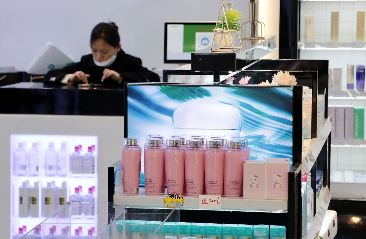 化妆品公司与偶像后援会合作销售：趋势、案例和伦理