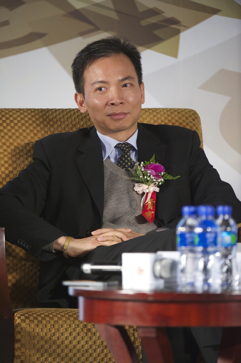 我想要张健的全部个人信息越齐全越好。我目前了解到他的信息如下：男性30岁左右曾经就职于北京福元医药有限公司居住地海南