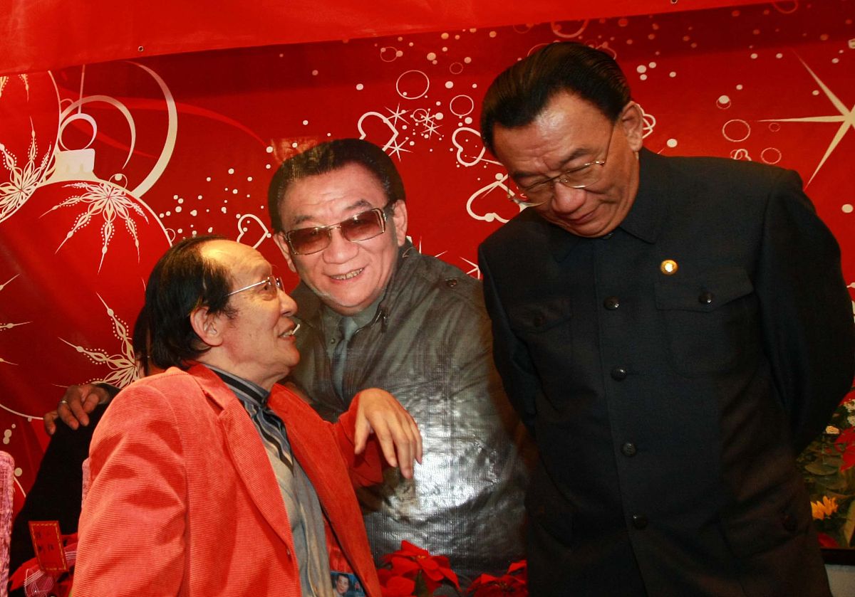(!!摄影师要求网站可按日常价格下载,其他媒体报纸,周刊,杂志不低于20