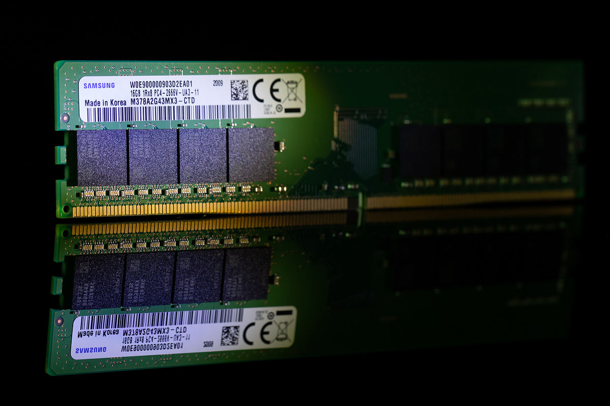 当检测到是KINGSTON OM8PGP41024Q-A0 时检测其固件版本不是则不检测完善 以下代码：SSDFirmwareRevision wmic diskdrive where model=KINGSTON OM8PGP41024Q-A0 get FirmwareRevision findstr i ELFKOS6 color 4 & cls & echo KINGSTON OM8PG