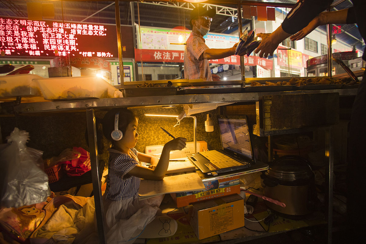 辩论赛正方二辩稿：杞人忧天，是蠢人的行为？