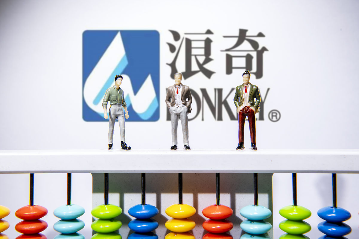 改写后面介绍：讲述了怀揣创业梦想经营商店的年轻企业家和回到家乡的失败音乐人的故事。