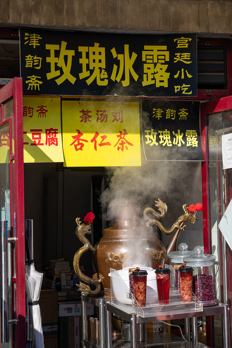 帮我想十个好的酒类饮料商标第33类商标名称总共三个字不能带酒和饮字描述有清凉感只用小学常见字