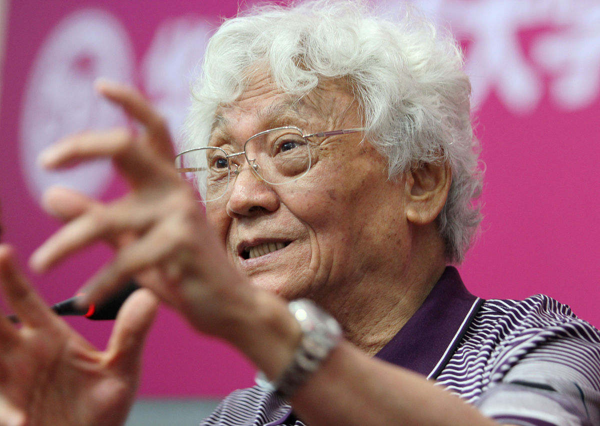 2014年6月8日, 国际知名经济学家,曾为世界新制度经济学和现代产权经