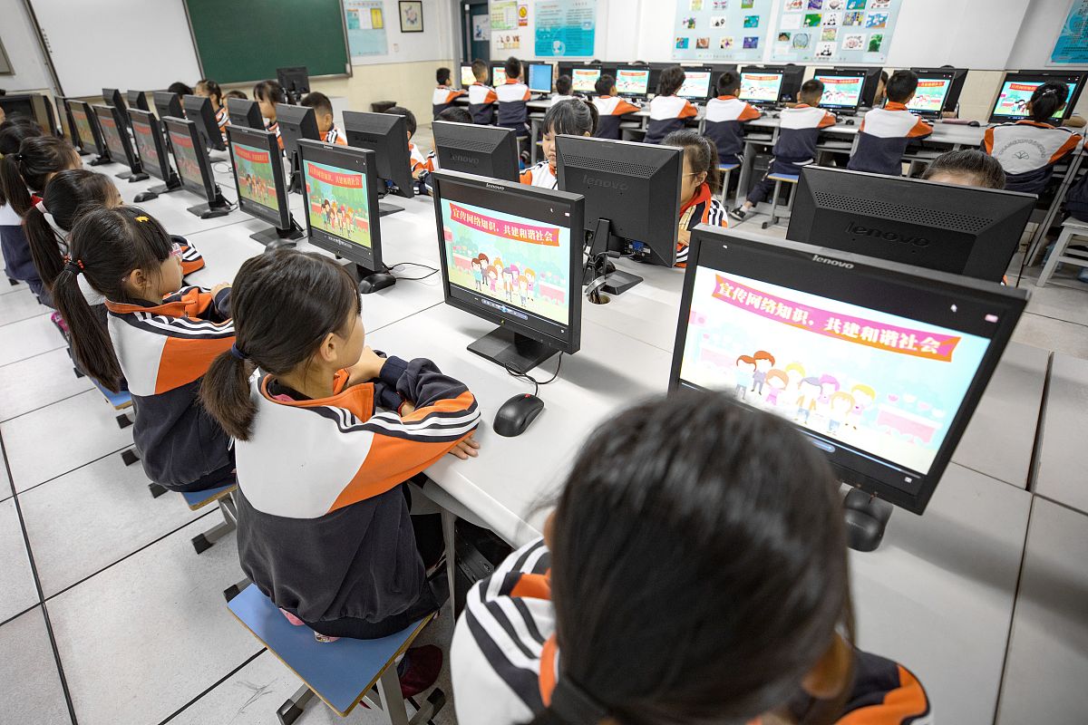 假期安全主题班会总结：守护快乐，安全同行