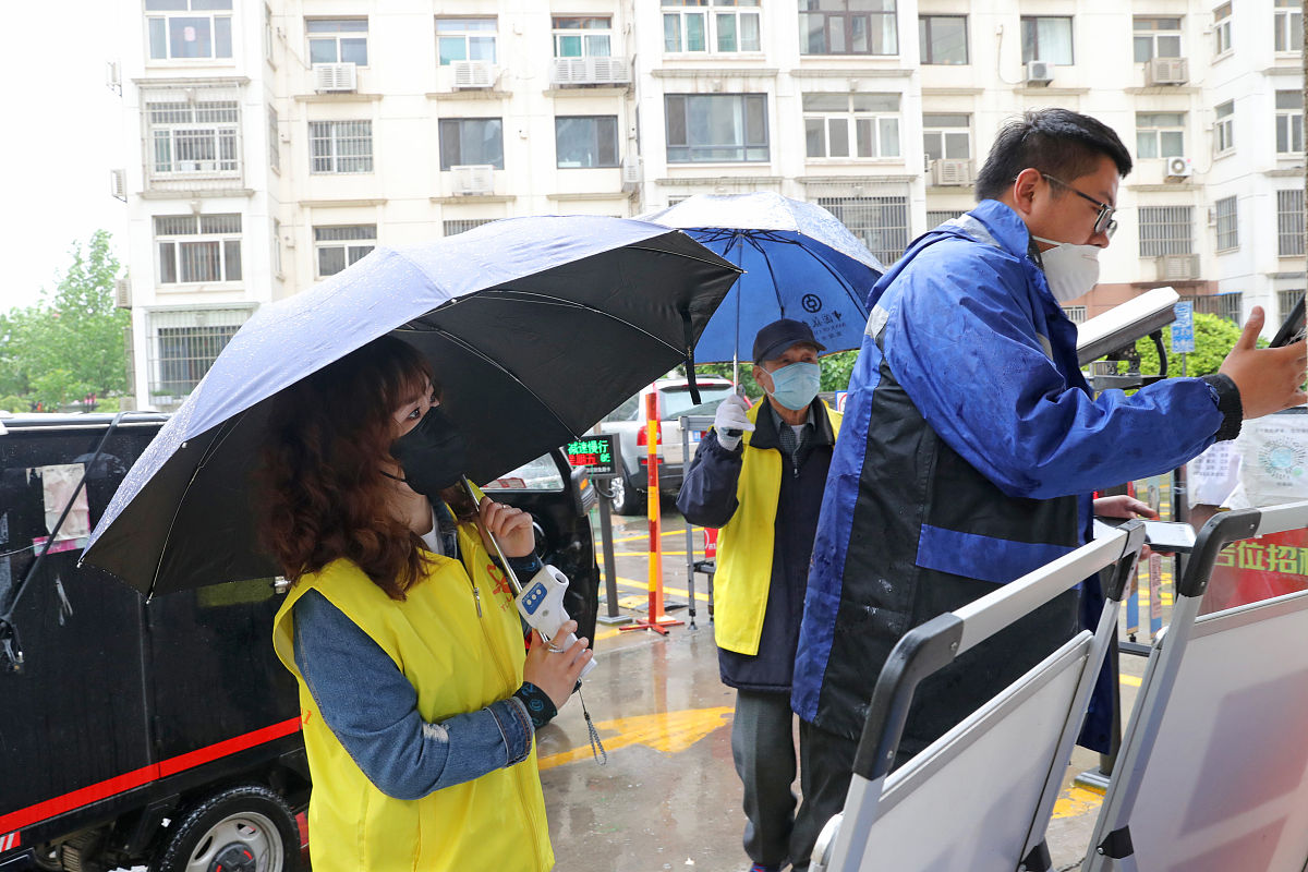 详细说说二级保安师对办理保安服务许可证和物业投标的作用。